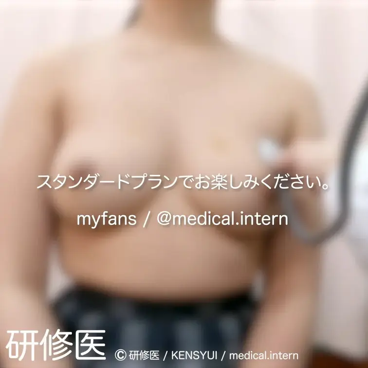 [診察・のぞき系映像]
この映像はボタン型亀でナイショに記録した健診風景です。

この生徒さんはブラジャーをしてい