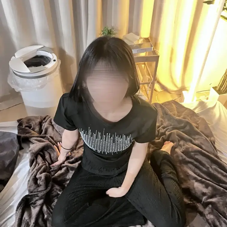 【本編完全顔出し】

めちゃくちゃ可愛い担当美容師をお持ち帰りした時の動画

いつも髪の毛切ってくれてる担当美容