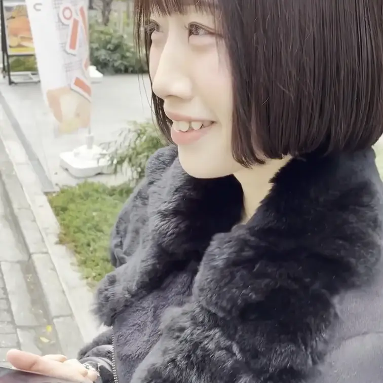 この笑顔！
美しいことこの上ありません。





可愛い子がいないかなぁと外を步っていたら、
こんな美
