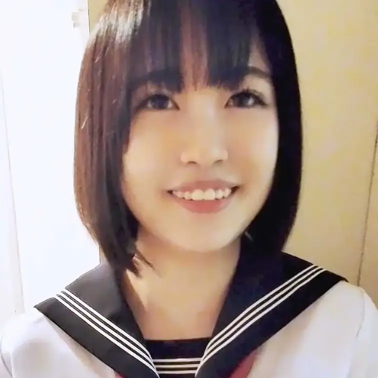 進学に合わせて一人暮らしを始めるとのことで内見に来たJ○を相手に、信じられない行為をしています。
以下、紹介文です。

-----------------------------------------------------------
弊社と競合する同業者が撮影した、女子○生を弄ぶ動画が大反響だったというので、私が撮った自慢の1本を公開します。
進学に合わせて、父親と一緒に物件を探しに来た上京したての女子○生。丸出しの津軽弁が初々しくも期待感を高めてくれます。そして父親が内見を本人に任せて仕事に戻ったのをいいことに、空き物件でヤリたい放題してしまいました。
驚いたのは、止めどなく溢れ出す潮、潮、潮。地方で同級生相手にヤリまくったのでしょうか、イクときも視線を彷徨わせながらピクピクと小刻みに痙攣しながらと抜群のエロさでした。
膣内射精してチ○ポを抜いた瞬間、膣口から精液が溢れ出るのと同時に潮を吹き上げたのには流石にビックリしました。