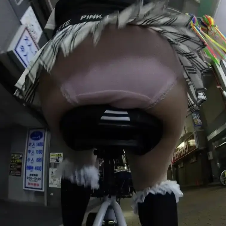 超ミニスカパンチラサイクリング第5弾💕
超ミニスカ+ピンクパンティー💕