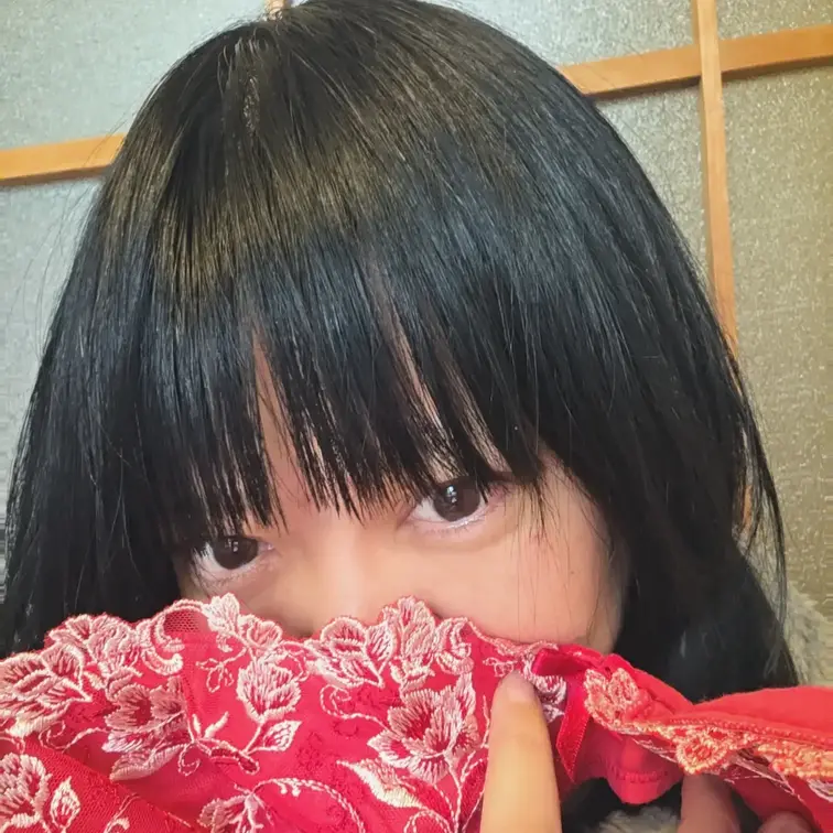 画像: 赤いぱんつとセットのブラ♥