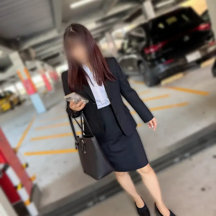 DMで「どんな関係？」って聞かれるんですけど

日常的に一緒に外回りしてる
ただの上司と部下です。

恋人でも