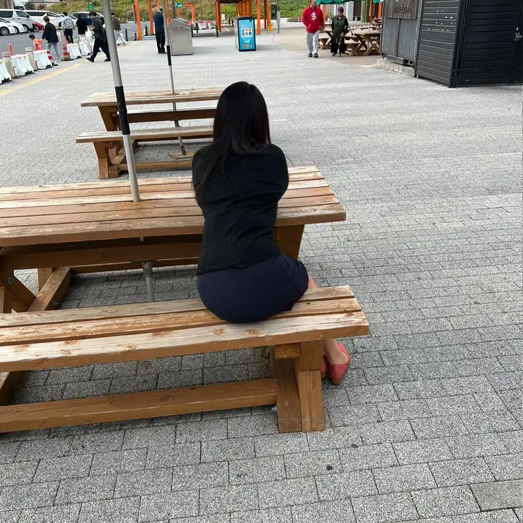 お写真ではこんなに清楚な人妻が
サンプルや本編ではここまで卑猥に大変身
スイッチ入れたらこうなります😘💓


