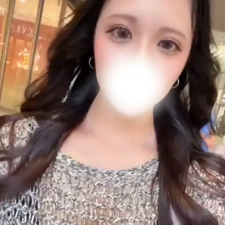 ✨ショートヘア巨乳の西野さん✨の公開動画: 颯爽と歩く西野さん☆