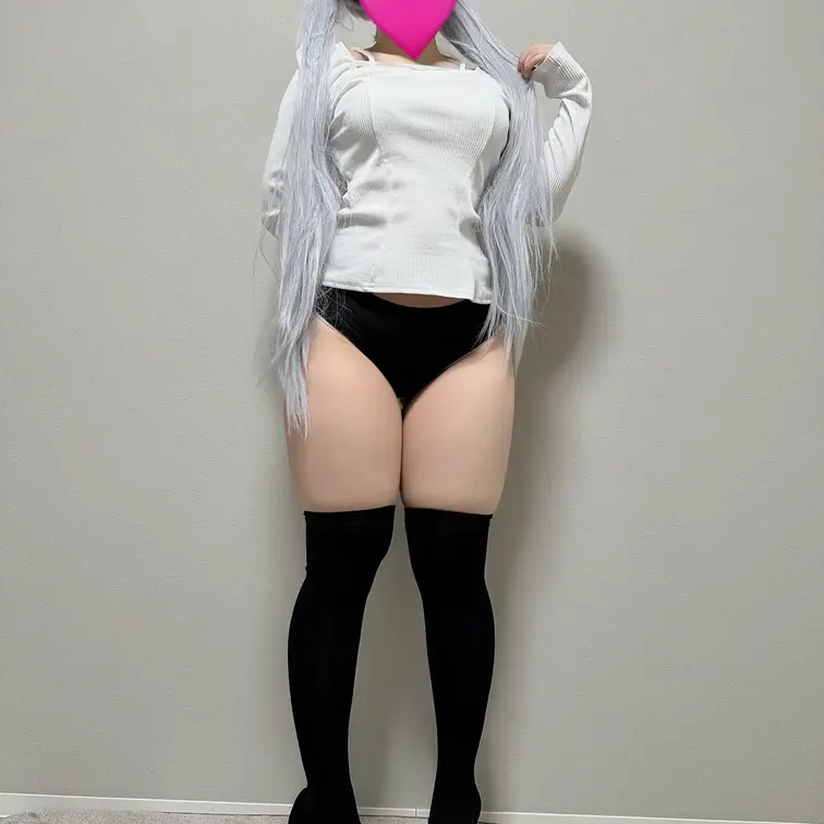 今週のコスプレ1つ目✨
部屋着フリーレン🫶
写真数枚撮ったのと、ハイヒールで蒸れ蒸れ足コキしたから編集できたら載せて