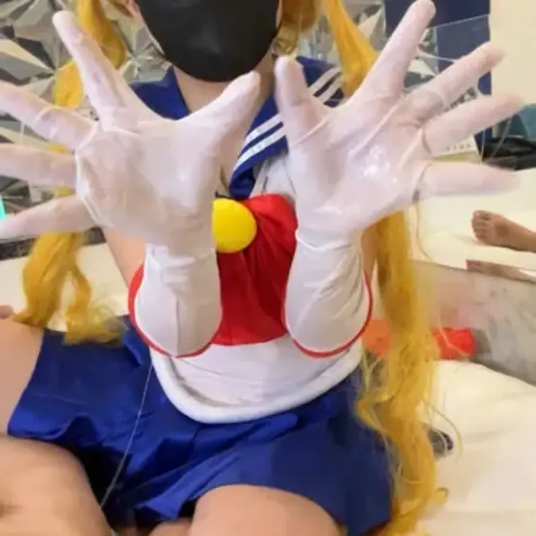 セ○ラー戦士の手コキ　金玉からっぽになるぐらいの射精を手袋へ
Sail○r Warrior handjob: Ejac