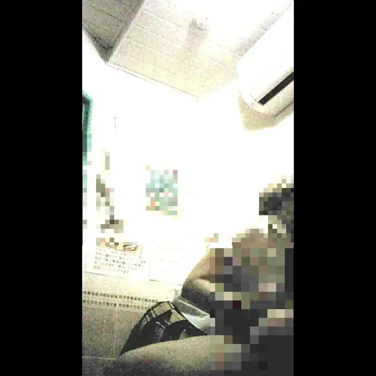 13分23秒
新規の女性になります。
隠し撮り風の撮影になります。
金髪ギャル系の女性で、痴女的な責めで興奮してし