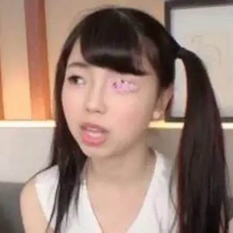【中出し2連発×３Ｐセックス】ツインテールちゃんとホテルで3Pセックス
彼女、いつも暇してるそうです…。
学校も行ってない、アルバイトもしてしていない…おじさん達とはよく遊ぶ（笑）。
ツインテールが良くお似合いの彼女を誘い、ホテルの一室へ。
顔に似合わず、まぁまぁおっぱいも大きく萌えました。
マン毛は、剃り残しバッチリで困りました…。
しかし、アソコの中はヌルヌル状態でいつでもスタンバイOK。
スルッと入っていきました。
あとは、フタリで交互にピストン‼
気持ち良かったなぁ‼
最後は、当然中出し2連発フィニッシュ（笑）。
収録時間/32:33

【注意事項】
※出演者は１８歳以上であることを身分証で確認しております。
※法律や条例に違反することは一切行っておりません。
※本作品は、公開する事を目的に作られたオリジナル動画です。
※二次使用、譲渡、転載、転売等は禁止します。 (1/2)