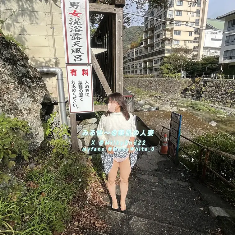 とある混浴温泉に行った時の着衣のわたしとノーブラ・ノーパンなわたし😆💕

混浴温泉の様子や露出をいっぱいしている様子