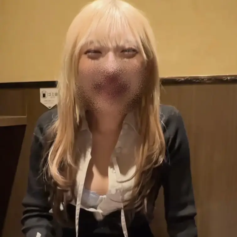 【本編顔出し】最近TikTokでバズってるフォロワー10万人越えの元アイドルのセフレとネカフェでハメ撮り。
声我慢でき