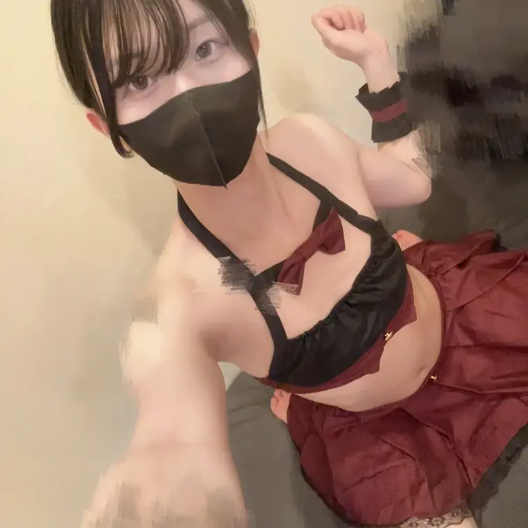 こんにちは！

女装男子の一ノ瀬花です！！

今回は露出しまくりのえちなメイドさん？的な衣装でのオナニー動画だよ