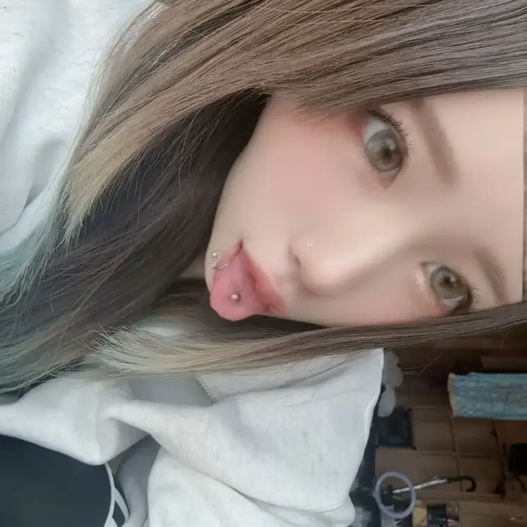 舌ピはすき？？👅♡⸝⸝