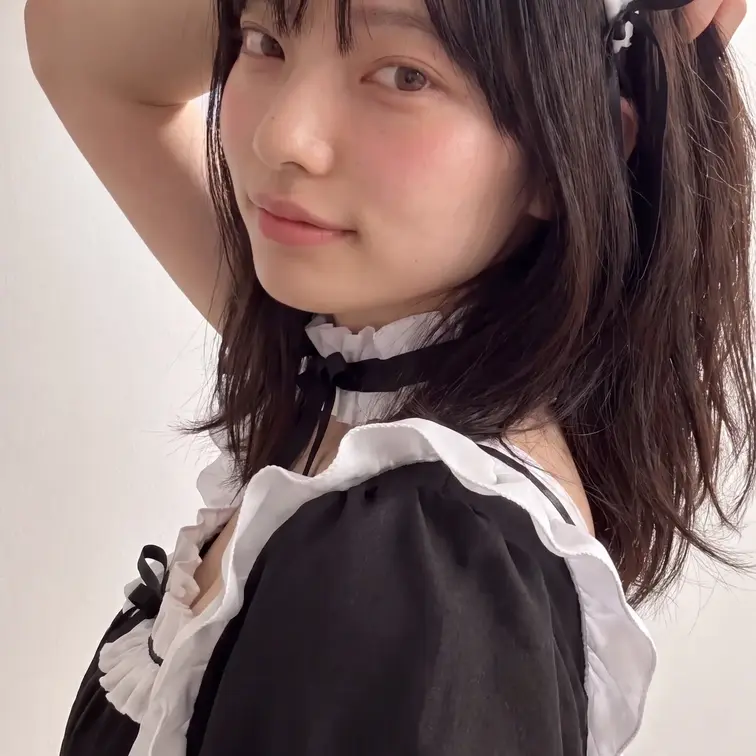 白石 糸🐶の画像: リクエストあった髪をかきあげる仕草です✨ こちらも練習中です🙇‍