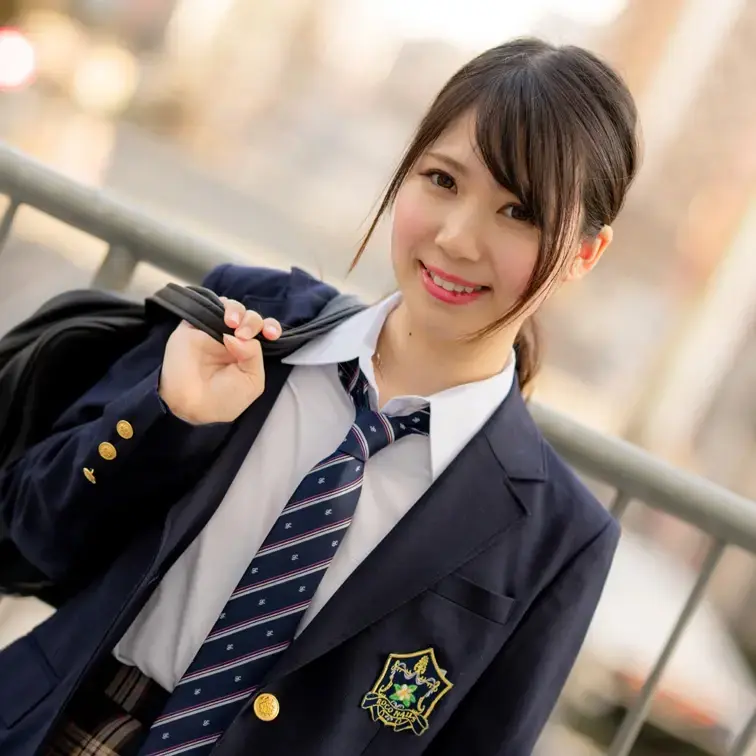 誰もがヤリたいアイドル顔のＳ級美少女に制服を着せてヤル！

「バイブ初めてなんですけど…あぁっ！でも、気持ちぃぃ」