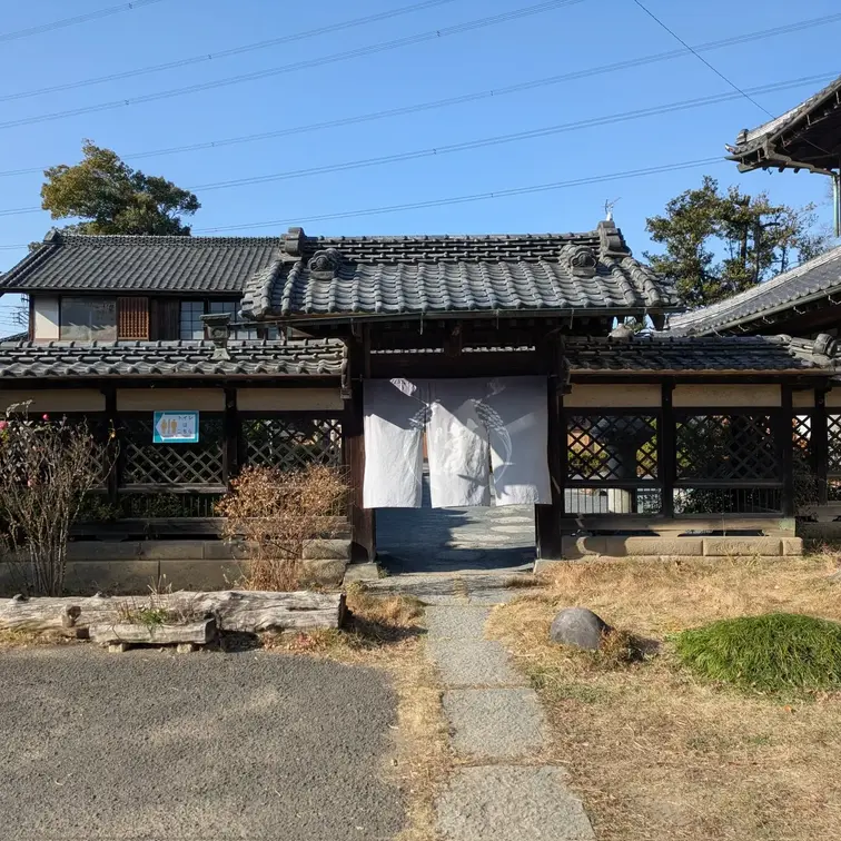 表向きはお堅そうな人妻。
実はオチンポくださいって懇願してくるドMな人妻です。