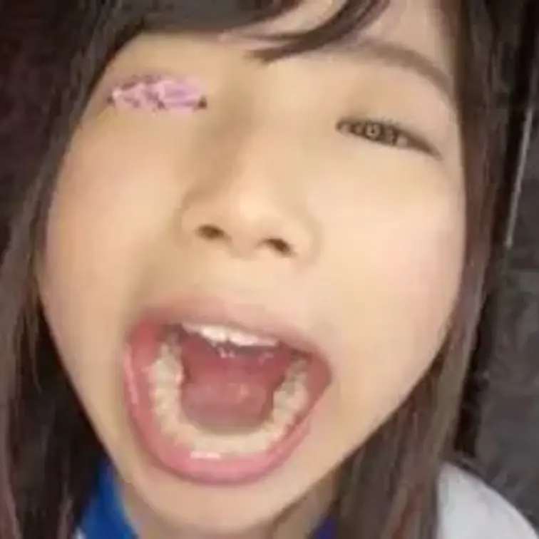 【体操服ブルマ×フェラ】ブルマっ子の可愛いお口に精子大量注入‼
小動物系の彼女にブルマを履かせてフェラしてもらいました。
電マでまんこを気持ち良くしてあげてから、可愛いお口でフェラしてもらいました。
小振りで形のいいおっぱいがとても印象的で最高でした。
さすがにごっくんはしてもらえませんでしたが、唾液いっぱいのフェラ…気持ち良かったです。
収録時間/16:54

【注意事項】
※出演者は１８歳以上であることを身分証で確認しております。
※法律や条例に違反することは一切行っておりません。
※本作品は、公開する事を目的に作られたオリジナル動画です。
※二次使用、譲渡、転載、転売等は禁止します。 (1/2)