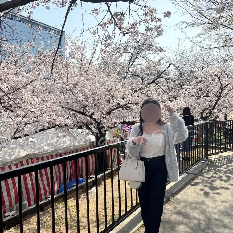 桜の下で日焼け気にしながら歩いてるの可愛い

