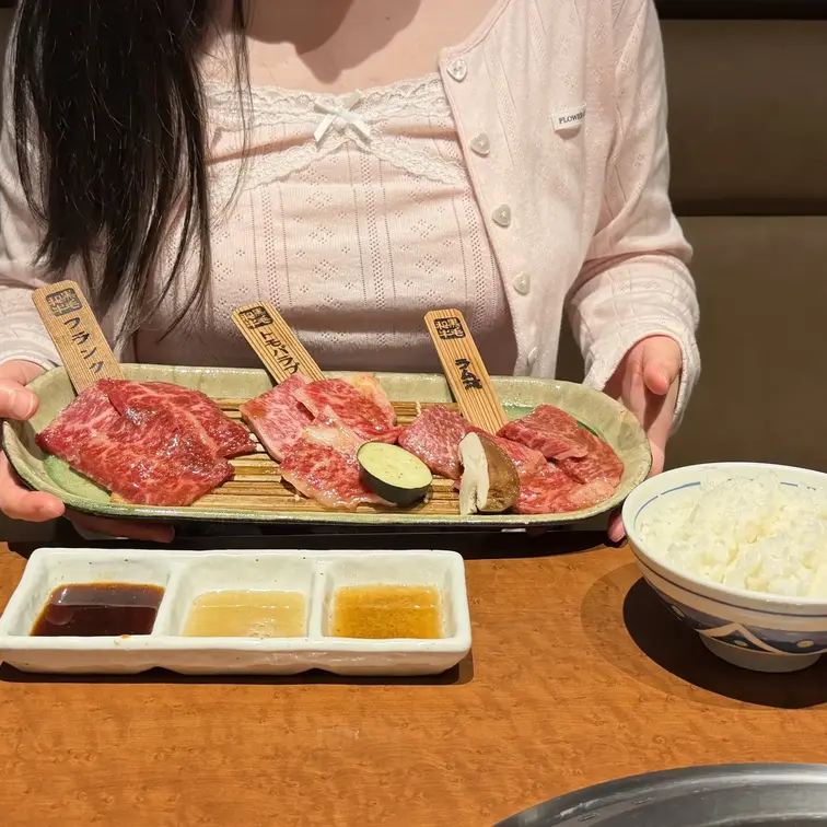彼女と初めて焼肉に行ったよー！
食べすぎて腹パンパン。
