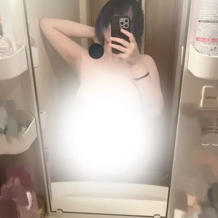 丸出し自撮り💕
