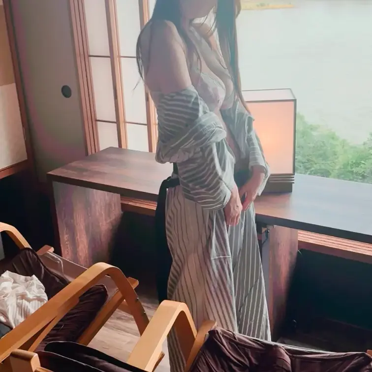 【人妻みかさんが色気ムンムン出しながら浴衣を脱ぎます🫣】
続きはコメント欄より！