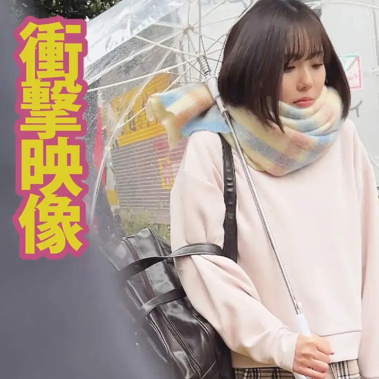 再び彼女に接触…。
いやがる彼女に肉棒の洗礼。
小さなお口にねじ込み苦しそう。
有無も言わさずマ〇コにぶち込みピス