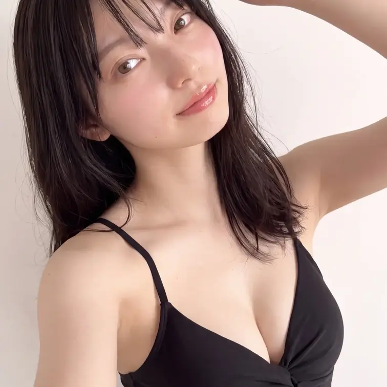 白石 糸🐶の公開画像: 黒い水着✨
