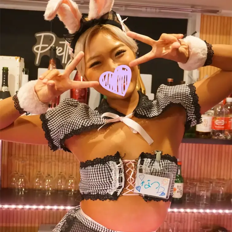 コンカフェ店長のセクハラ面接記録...6

この子は日サロが趣味という美黒肌に金髪ショートカットのガチガチなパリピギ