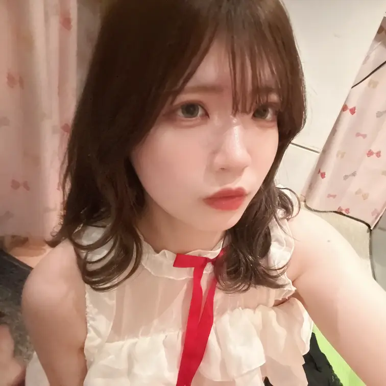この衣装ふりふりでかわいいけど実はちょーえっちなんだよ