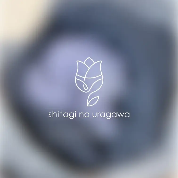 チャームが可愛いあけび色おショーツだよ🌷