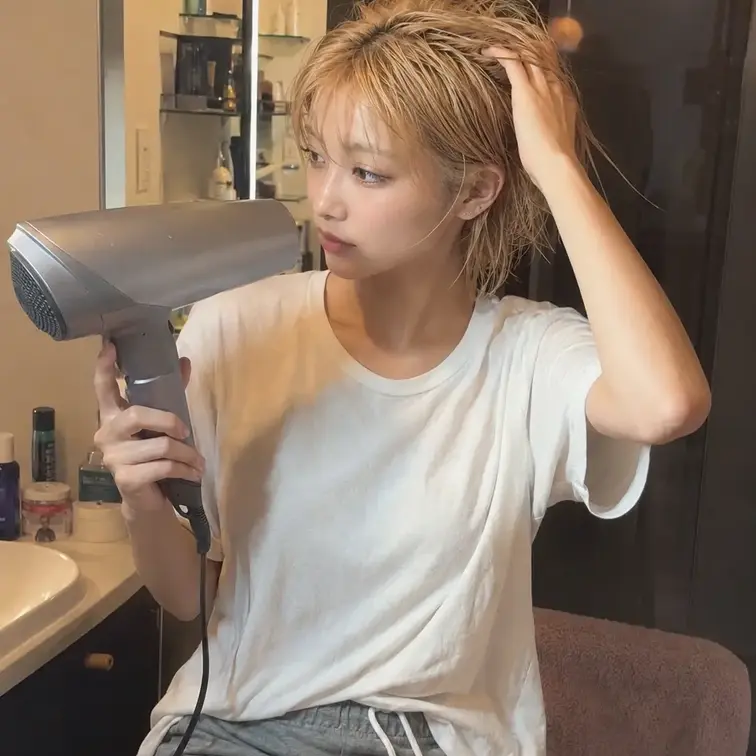 髪を乾かし中....