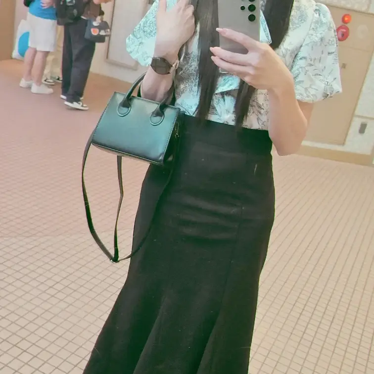 渋谷の109行った後にオナニーしました！
ロングスカートはいてディルドオナニーしてます！
いっぱい出ちゃってるのでぜ