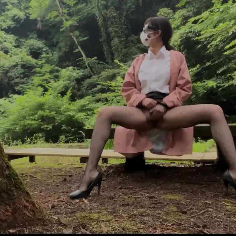 網タイツを履いたOLが野外露出プレイでオナニーを楽しむ

「今日はお仕事終わりにちょっと疲れちゃったので

自然