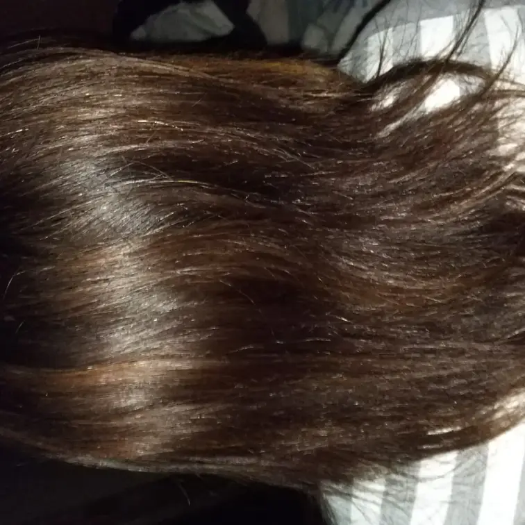 妻の後ろ姿です。アイコンにも使用している妻の髪フェチ画像です。艶とか見ていると触りたくなってしまいます。

#髪フェ
