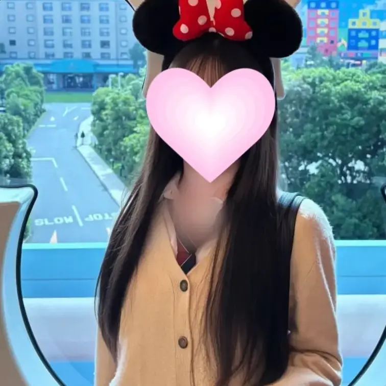 MyFansで購入者限定で
4/24(金)に恥ずかしいけど
下からアングルで立ちながらバイブでおなにー大量潮吹きしち