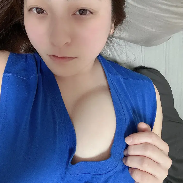 
今日も疲れたよ
おっぱいマッサージ♡