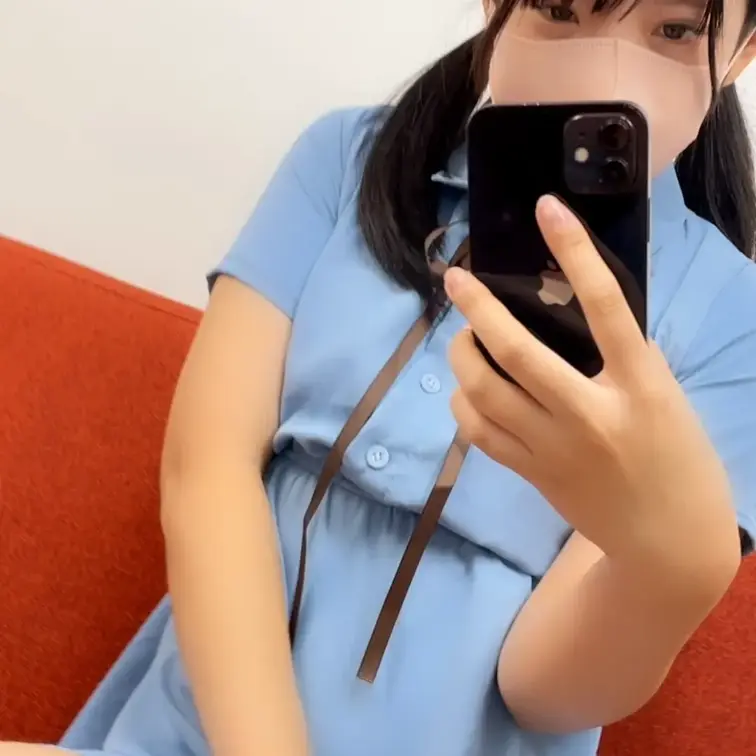 黒髪少女（20歳）貧乳ツインテール♥