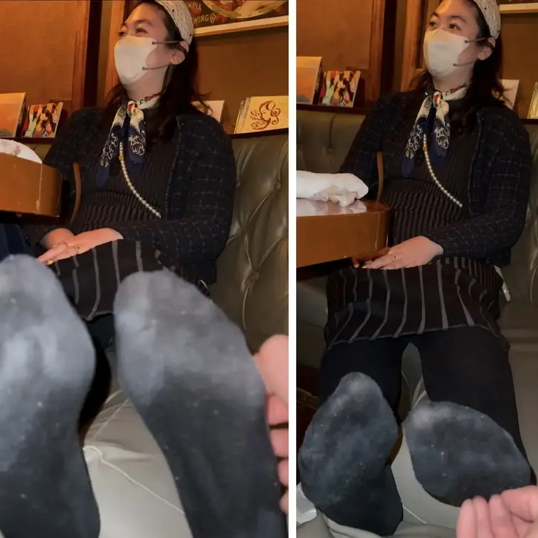 ハーフ美女25.5cmクサ靴下履き足裏くすぐり、グーパー！2分50秒

バレー後とのことで汗ばんだ匂いがしていました