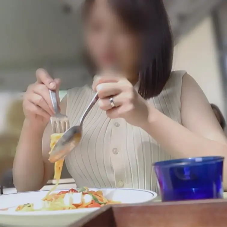 【「SEXしてる姿を撮影してほしいです…。」ハメ撮り願望のある変態人妻!!
おっぱいデカくて最高でしたw】(53:06