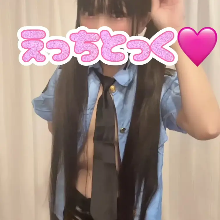 ミニスカポリスでダンス❤️