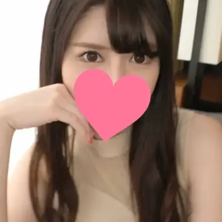 大きな目と小さな鼻、ぷっくりの唇…の美女とマッチです🏩❤️
話を聞くと、今は文学部に通うJDだそう！
お洒落で洗練さ