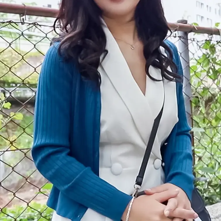 【欲求不満で妄想ばかりのオナリスト人妻！チ●ポの硬さ、太さに腰が止まらない！絶頂迎えて大量潮吹き！更には、感動の涙も！？
