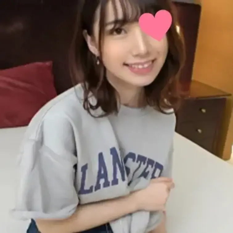 一点の曇りもない透明感あふれる白肌が眩しいP女ちゃんです❣️
見るからに清楚で爽やかな美人さん❤️
しかし意外とエッ