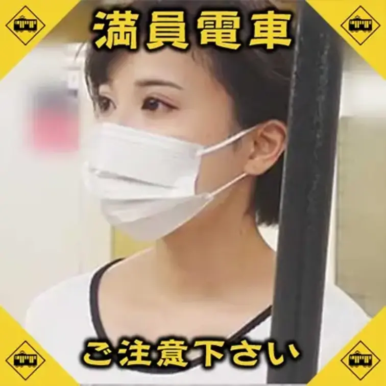 繁華街近くの地下鉄入口で見つけた私服OLです。
ルックスはオトナっぽいショートカットが似合う
ぽってり唇が印象的なお