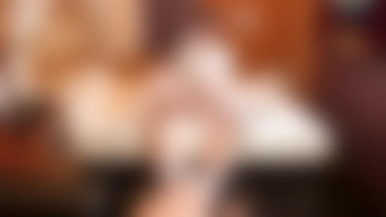 男の体を知り尽くす世奈葉月パンスト足裏足指で亀頭大激震電気アンマ

男の体を知り尽くしたゴッドハンドでＭ男を快楽沼へと引き摺り込む
淫語マシンガン痴女ナース・世奈葉月先生の登場です。

そしてナースシューズ、パンスト足裏足指で亀頭を擦る激震電気アンマです。
身長172cmの恵まれた体格から繰り出される極上の振動がＭ男の股間に迫ります。
もちろん振動だけでなく、股間を揉みしだくかのような円運動の電気アンママッサージや、
爪先を食い込ませる突き上げ電気アンマなど、
脚を使ったプレイでもテクニシャンっぷりを発揮しまくりでした。
股間だけでなく、内臓にまで響くような刺激です。
表面的な快楽だけでなく、カラダの内部から込み上げてくるような快楽が股間から全身に広がるのです。
股間を踏みにじりながらのパンスト爪先での亀頭サワサワすりすりもとんでもない快感でした。

「おちんちんドックンドックン言ってる」「ノーハンドで射精しちゃいそうだね」
「ただ脚で押してるだけなのにおちんちんがビックビク。気持ち良すぎて泣いちゃうね」などと、
世奈葉月先生がおっしゃる通り、本当にこのまま射精しそうになるぐらいの快感でした。

カラダの内部から込み上げてくる快感が得られる
極上の電気アンマを堪能したい、
そんなパンストフェチのＭ男の貴方だけにオススメです。

1920*1080
21:54
1.36GB
.mp4 (2/2)