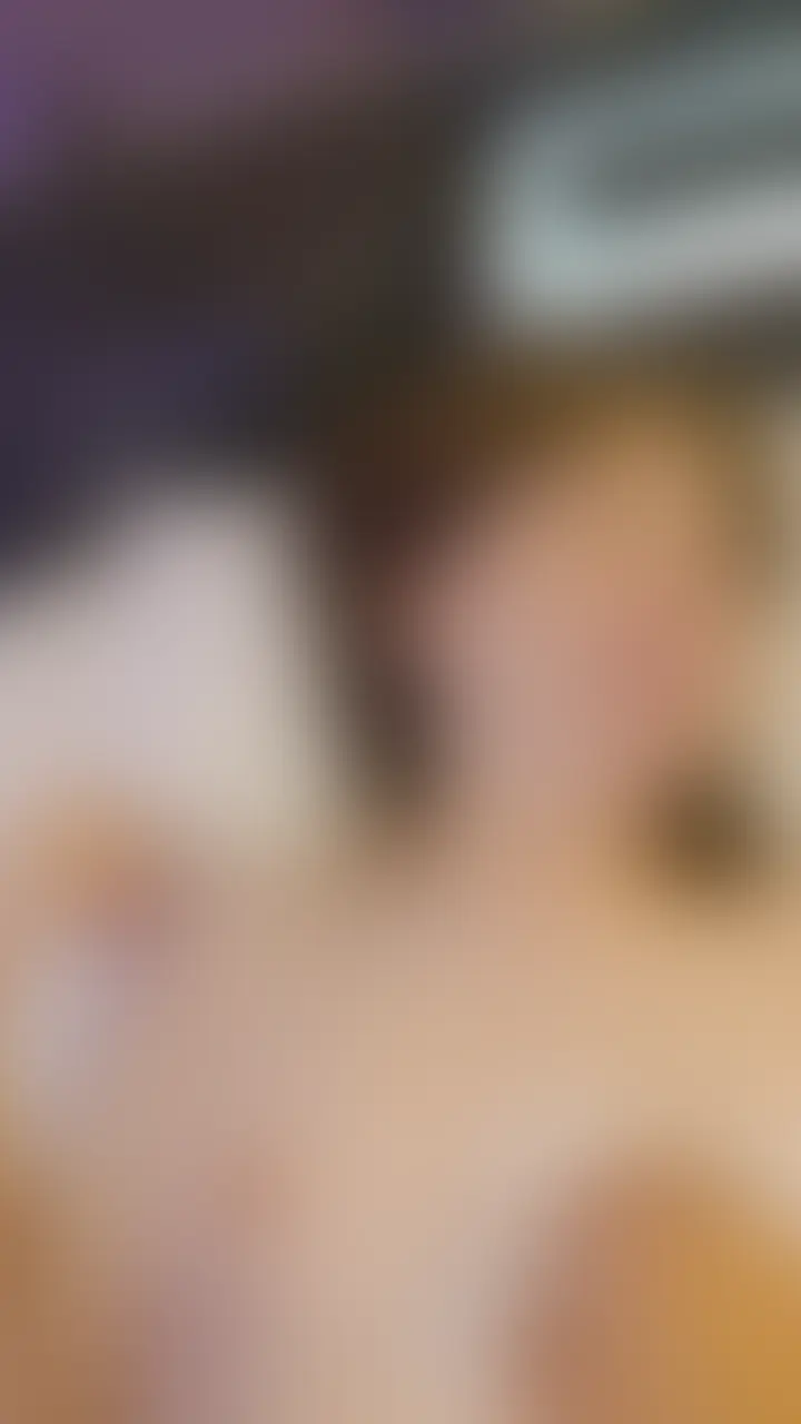 【臭いちんこで悶絶する人妻】
すっぱい匂いのするおちんちんを全力で嫌がる人妻。
しょうがないので洗ってから食べてもらいました。
しかし、恥ずかしながら手コキで暴発…泣く泣く終わってしまいました。
素人個人撮影不倫NTR浮気スレンダー貧乳フェラ手コキ射精 (2/2)