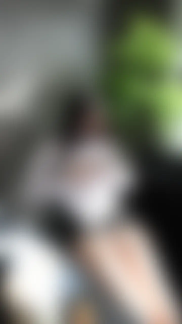【単品販売専用ページ】
月額プランの方はこちらから
https://myfans.jp/posts/2cfc8dcd-699f-4609-a197-6ed6532cfffc
お仕事中にこっそりひとりえっちしてたら
やっぱり生で硬いのが欲しくて...
お仕事終わりに先輩呼び出しみたよ♡
呼び出してお家着くなり
我慢できなくて即尺してみたよ🙈
すごい興奮しちゃったみたいで
シャワーまで我慢できなかったみたいで。
いきなりバチボコにされたり。
愛用の電マも見つちゃって、、、
潮吹いてもイッても責められ続けて🥺
頭の中真っ白になっちゃいました。
でも今日はとことんえっちしたくて...
騎乗位でこれでもか!!!
ってくらいたくさん動いたら
いきなり中にどくどく入ってきて
ありえないくらい
大量に中に出されちゃいました💦
精子多すぎて全部受け止めきれなくて。
たくさん溢れちゃってます🥺
いつも以上に生々しいハメ撮りだから
ティッシュ大量に用意してみてね💕
今日は一緒にとことん気持ちよくなろ?
ちなみに会社でしちゃった
超問題作はここから見れます↷
https://myfans.jp/posts/2aa3a0a3-b9d4-4bce-b3fc-86f5ed7effff (2/2)