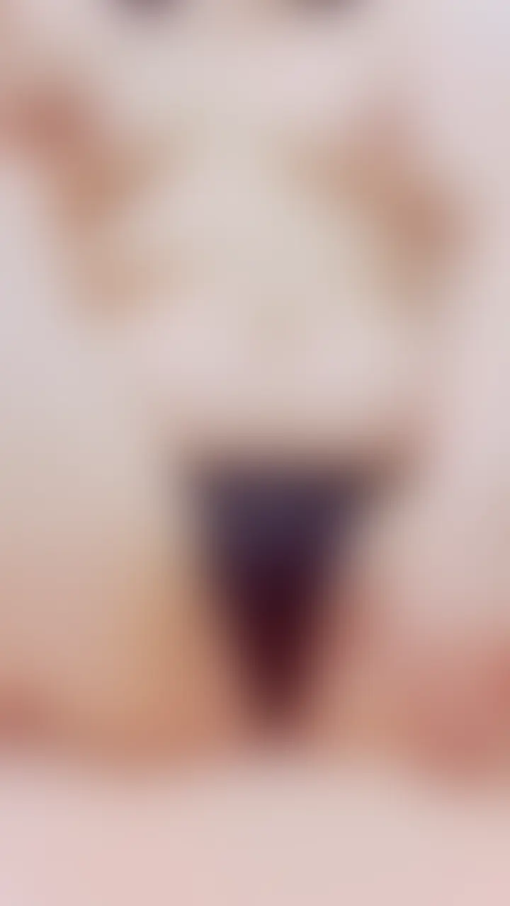 家族が寝ている夜中のこっそりオナニー♡
あんまり声が出せないけど、潮吹きは止められませんでした… (2/2)