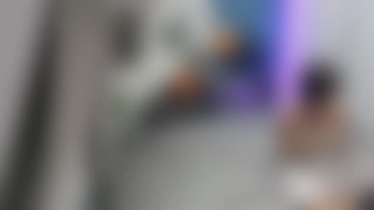 【先輩と先輩の彼女と3人で食事中急用で先輩が抜けて家出待ってる間に先輩の彼女とHしてしまった】

みさと【25】先輩の彼女
第三者視点　裸

昔からお世話になってるけんと先輩の彼女ののみさとさん
結構3人で食事に行っていてこの日も3人で食事をしてたら急にけんと先輩が会社に呼び出されて彼女と待っててくれないかと言われなので色々相談もしたくみさとさんと僕の自宅で待つことに

昔からショートカットで可愛いなと思っていて全く手を出すつもりなかった
けんと先輩の彼女だし
でも可愛いのと先輩の彼女と言う背徳感と難易度が高いのに燃えて落とそうと思っちゃいました

【先輩の彼女を落とした！】という背徳感の中から長いキスをする

横に倒すと
「やっぱりけんと裏切れないよ」と再度拒否するが
どんどんキスをしていく

そのまま手マンで落としイカセル

間髪入れずクンニへ
とうとうみさとさんの口から「りょう気持ちいい」を頂きました
そのまま「りょうイっちゃう！」とイカせる

「みさとさん僕も舐めて欲しい」と言うと「今日だけって約束できる？」と完堕ち
「絶対けんとに言わないで」と俺のをしゃぶる

今先輩の彼女が俺のを咥えてる…
先輩は仕事頑張ってるのに…
と考えるとガチで興奮する

そしてゴムを付けて挿入
とうとうやっちまった…
一番尊敬してるけんと先輩の彼女をやってしまった

後はもうイかせまくるだけ
「りょうだめ！」「りょうイっちゃう！」「イクいく！」とあのみさとさんが俺に抱かれてイキまくる

俺も我慢できずみさとさんの中でイってしまった
めっちゃきもちよかった

優しく抱きしめてくれるみさとさん
そのあとキスをして
「りょうシャワー貸して」と可愛く言われた

けんと先輩すみません
みさとさんとやっちゃいました
気持ち良かったです

お風呂からでたらやばかった
みさとさんがけんと先輩に電話して2時間後くらいに僕んちに来ることになった
みさとさんが着替えようとするからまたHしたいと言うと断られるからキスをして落とす
何回も「ダメだって」と言われるがキスとフェザータッチしてると感じて来るみさとさん

クリのフェザータッチが弱いみさとさんを攻め落とす

そのまま裸Hに発展
騎乗位からバックから正常位でみさとさんが「りょうだめ！イっちゃう！」とイキまくる

ラストはみさとさんの中に大量に中出ししちゃった
ラストけんと先輩が思ったより早くうちにきてかなり焦った
急いで着替えるみさとさん

けんと先輩が来て終了

みさとさんとの関係その後どうなったか？
もちろんみさとさんとまだやってます

今度ネクストで出しますね


タグ
素人　個人撮影　巨乳　変態　ハメ撮り　美乳　美女　乳首
お尻　フェラ　手コキ　中出し　騎乗位　生ハメ　顔出し
パンチラ　NTR　ギャル　下着　ミニスカ (2/2)