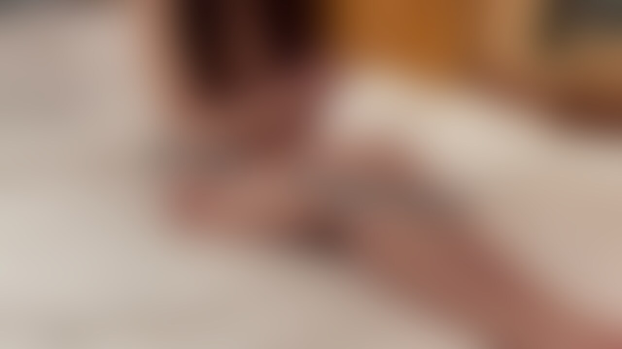 脳イキ○○○の成果がこの動画でよく分かるかなと思います。さらちゃんには前回脳イキを仕込んだのですが、ちゃんとその効果が残ってて安心しました🙃
指1本で子宮を体外から叩かれての軽率な痙攣アクメは快楽をオーガズムに繋げる回路が完璧に出来上がってる証左ですからね。脳が溶けるくらいの快楽が溢れるとマゾはこうやって簡単にイキ狂うようになります😌
極め付けは動画の後半、もはや何もしていなくても、はしたない格好を撮影されている、というだけでイカされちゃうという痴態を晒してくれました。着実に○○○が進んでいますね(╹◡╹)
意外と貸出しセックスにも肯定的なさらちゃん。まぁ貸出し企画は意外と成立が難しそうなので実際やるかは分かりませんが、機会があればやってみますかね🙃
このシリーズのフルサイズ動画はこちら↓
https://myfans.jp/posts/ccad33b4-3dd8-4143-bc36-089c9ec1c8c7
こちらの動画をより鮮明に見たい方はこちら↓
https://myfans.jp/posts/f82967af-8652-41e7-8311-998fbfc73223
気に入った動画にはイイネやシェアで反応して下さると嬉しいです。メッセージや質問箱等への感想・フォームへのリクエストもお待ちしています (2/2)